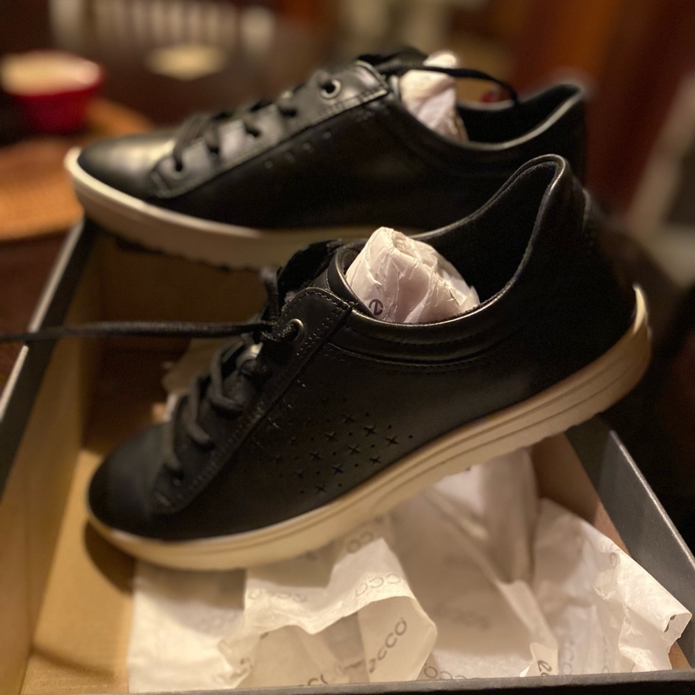 ECCO SOFT 7 PERFORATED WOMEN’S - SIZE 38 (7-7.5 US)